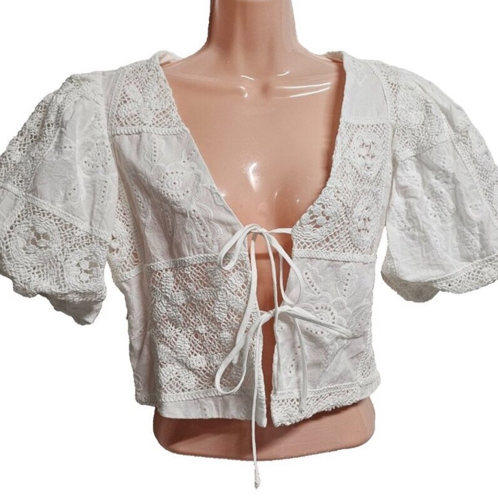 Stoned Immaculate crochet lace white top M